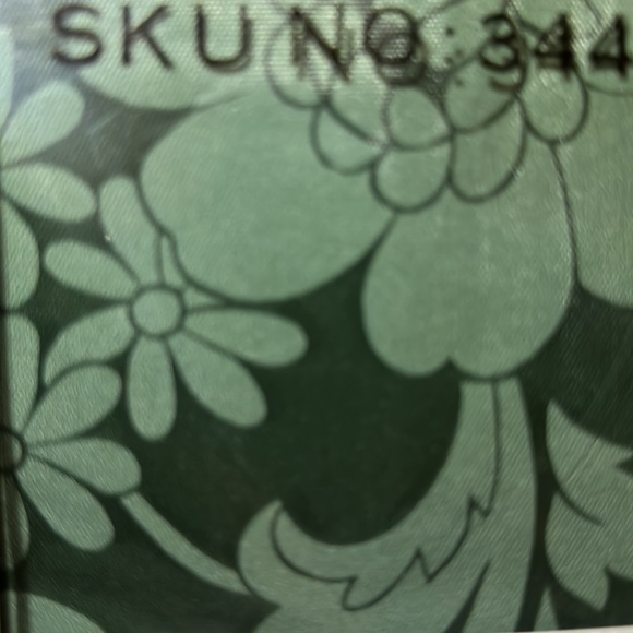 Bordeaux Flannel Back Vinyl Table Cloth~60x84” - Picture 3 of 5